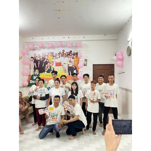 Việc làm bao ăn ở TPHCM: Tuyển phục vụ quán ăn gia đình